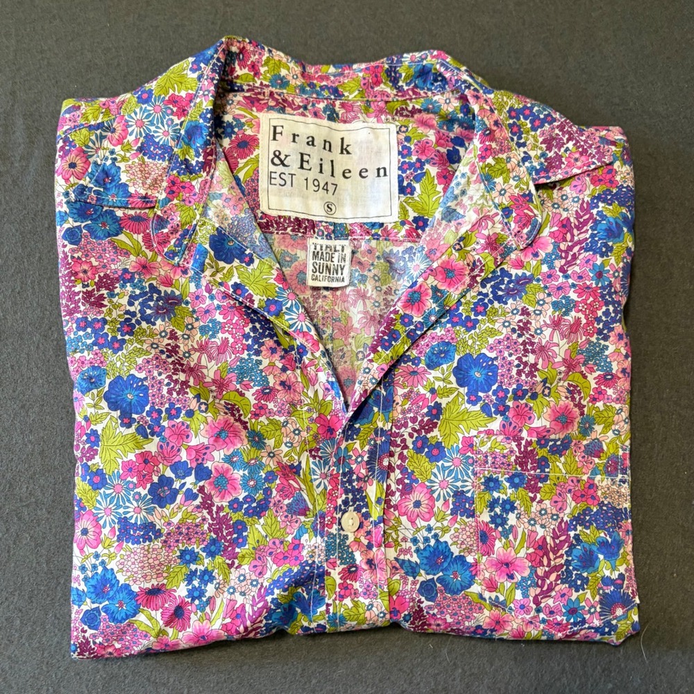 Frank & Eileen Button Down Shirt Womens Small Pink Blue Floral Print Core Girly